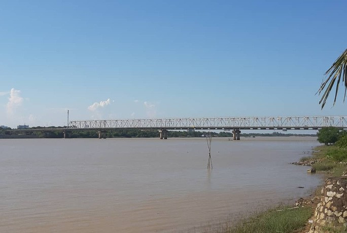 Cầu Bến Thủy 1, nơi nghi vấn nam thanh niên nhảy xuống sông tự tử Cầu Bến Thủy 1, nơi nghi vấn nam thanh niên nhảy xuống sông tự tử