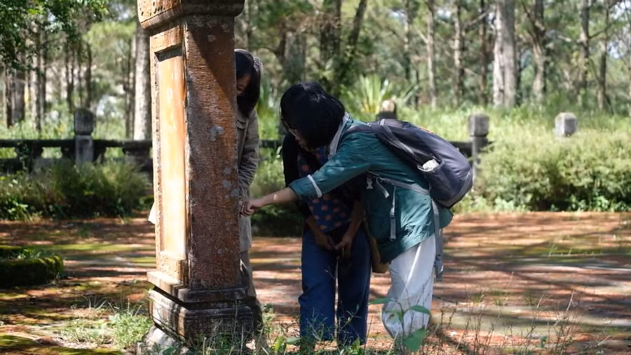 Mặc dù không được giới thiệu, quảng bá nhiều trên các phương tiện thông tin đại chúng nhưng qua tìm hiểu, nhiều bạn trẻ quan tâm đến lịch sử, văn hóa cũng tìm đến khu lăng Nguyễn Hữu Hào để tham quan, chụp ảnh tư liệu. Nhiều người tỏ ra khá luyến tiếc với việc địa điểm này không được sử dụng hợp lý cũng như đưa vào khai thác du lịch.