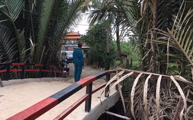  Công an phong tỏa nơi xảy ra vụ án. (Nguồn: sggp)