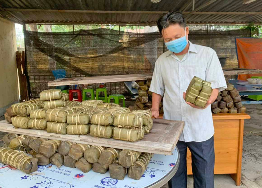 Những chiếc bánh chưng, bánh tét tình nghĩa đã ra lò, chuẩn bị vận chuyển đến các khu cách ly và các điểm chốt phòng chống dịch.Ảnh.Vũ Chi