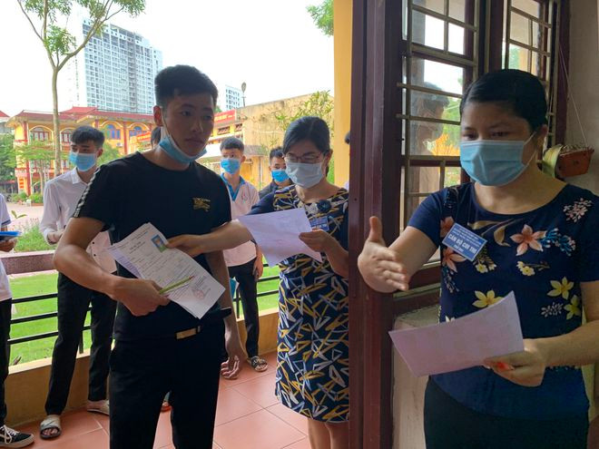 Bộ trưởng Bộ GD-ĐT cho biết dự kiến công bố đề tham khảo kỳ thi tốt nghiệp THPT năm 2021 trong tháng 3 tới - ẢNH T.MAI  Bộ trưởng Bộ GD-ĐT cho biết dự kiến công bố đề tham khảo kỳ thi tốt nghiệp THPT năm 2021 trong tháng 3 tới - ẢNH T.MAI