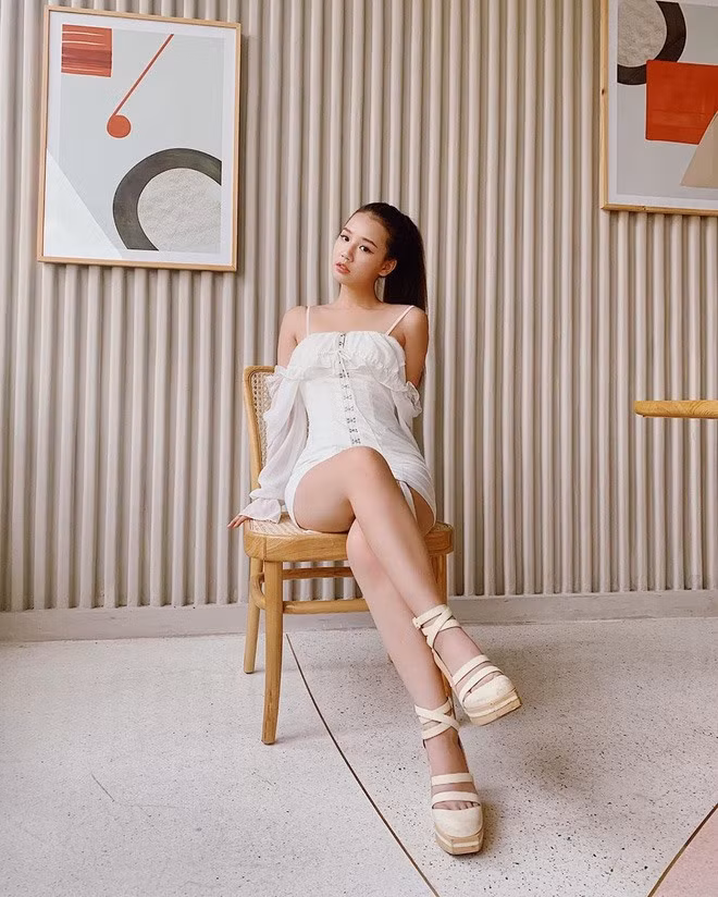 Từng chia sẻ rằng mình thần tượng nhóm nhạc Blackpink, đặc biệt là Jennie, do vậy phong cách thời trang của Amee đôi lúc giống với thành viên nhóm nữ nhà YG. Ảnh: NV.