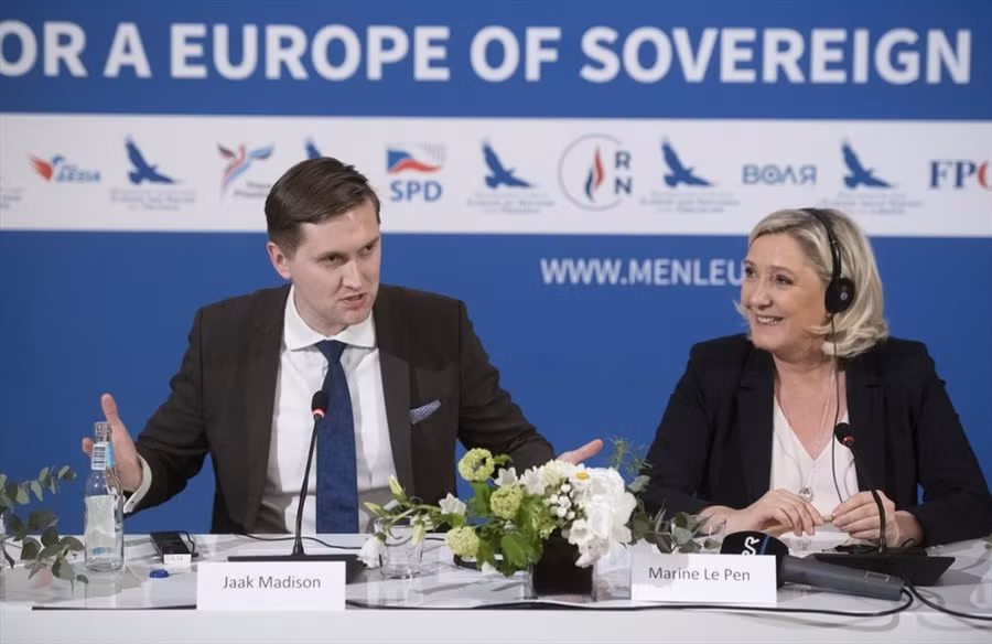 Nghị sĩ người Estonia Jaak Madison (trái) đã đề cử ông Donald Trump nhận giải Nobel Hòa bình chỉ 2 giờ trước hạn chót nhận đề cử. Ảnh: AFP.