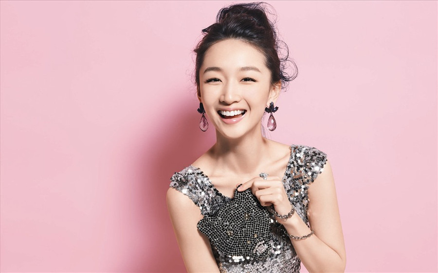  Cách đây không lâu, phim “Thiên Cổ Quyết Trần” do cô đóng cặp với Hứa Khải thu hút sự quan tâm của cộng đồng. Châu Đông Vũ cũng là 