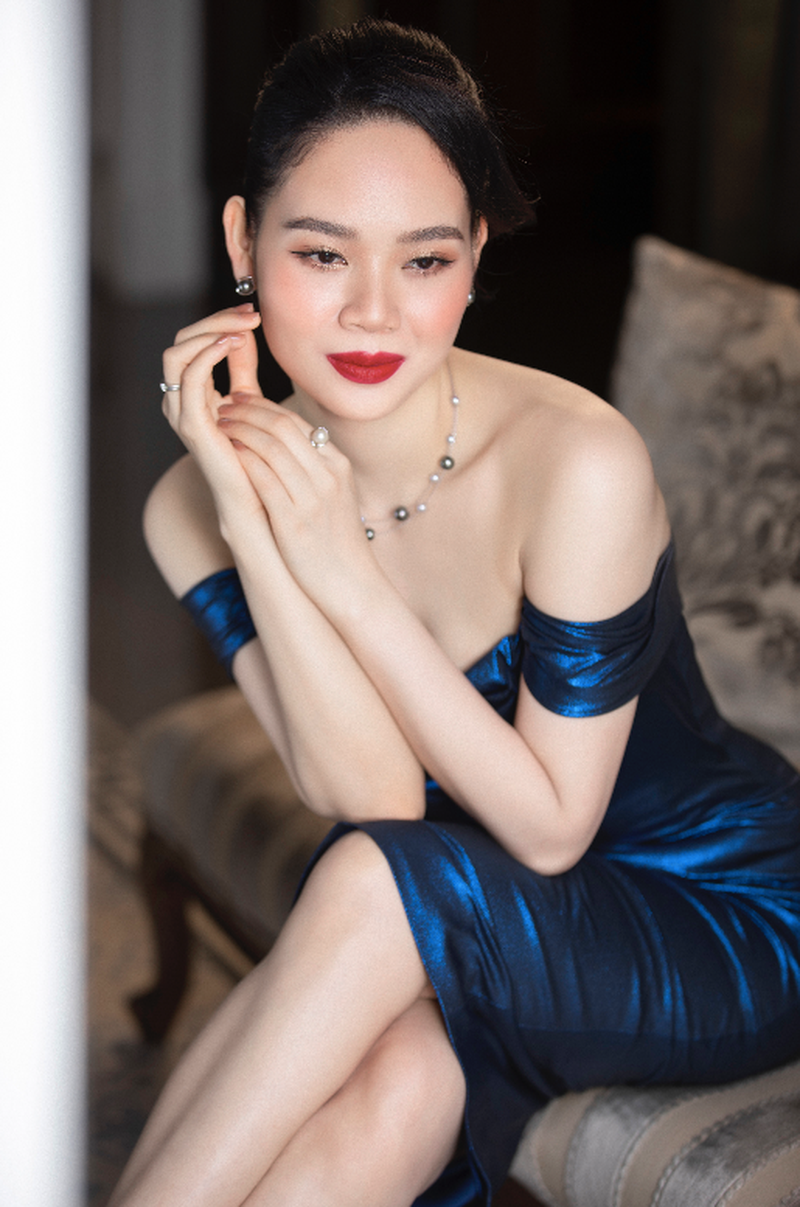 Sau đó, Mai Phương quyết định sang Anh du học kết thúc những tháng ngày hào quang với vương miện của mình. Lúc bấy giờ, nhiều người nuối tiếc cho Mai Phương khi cô không tham gia showbiz. Tuy nhiên, là một cô gái thông minh, giỏi giang, Mai Phương cảm thấy lựa chọn của mình là chính xác.