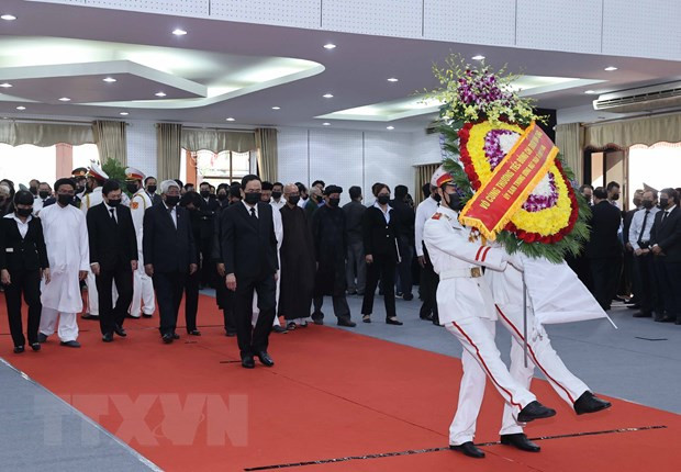 Đoàn đại biểu Ủy ban Trung ương Mặt trận Tổ quốc Việt Nam do Ủy viên Bộ Chính trị, Chủ tịch Ủy ban Trung ương Mặt trận Tổ quốc Việt Nam Trần Thanh Mẫn dẫn đầu viếng nguyên Phó Thủ tướng Trương Vĩnh Trọng. (Ảnh: Thống Nhất/TTXVN) Đoàn đại biểu Ủy ban Trung ương Mặt trận Tổ quốc Việt Nam do Ủy viên Bộ Chính trị, Chủ tịch Ủy ban Trung ương Mặt trận Tổ quốc Việt Nam Trần Thanh Mẫn dẫn đầu viếng nguyên Phó Thủ tướng Trương Vĩnh Trọng. (Ảnh: Thống Nhất/TTXVN)