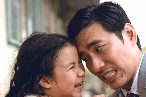 ''Nắng 3: Lời hứa của cha'' ghi điểm nhờ khai thác tình cảm gia đình. (Ảnh: Nhà phát hành)