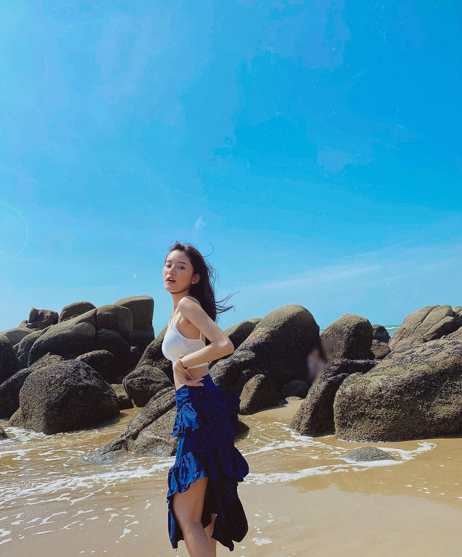 Trâm Ngô cũng không ngại thử nghiệm những phong cách gợi cảm. Tuy nhiên, hầu hết các trang phục đều sexy ở mức vừa phải, đủ giúp cô khoe được đường cong cơ thể - Ảnh: NVCC