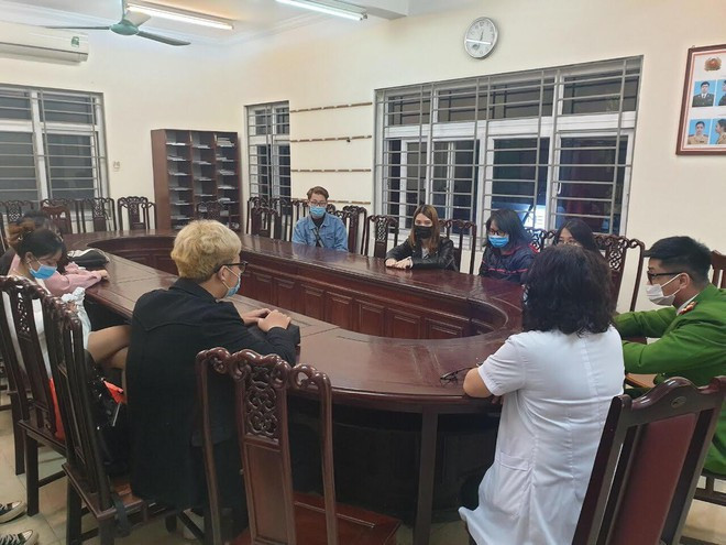  Nhiều trường hợp không tuân thủ quy định về phòng, chống dịch Covid-19 bị đưa về trụ sở công an để xử lý - Ảnh: Công an cung cấp