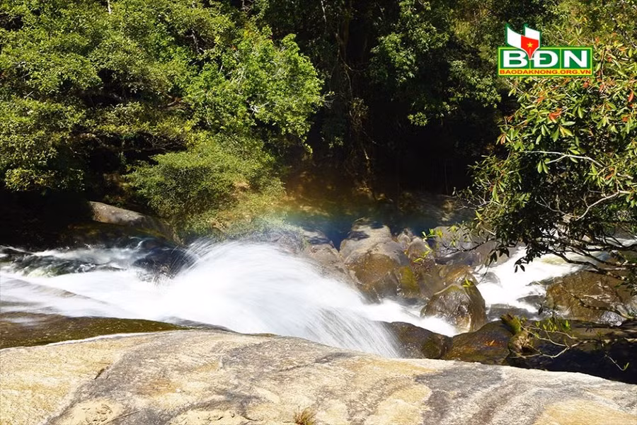  Khung cảnh lãng mạn của thác