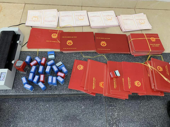 Các loại văn bằng, giấy tờ giả được tìm thấy