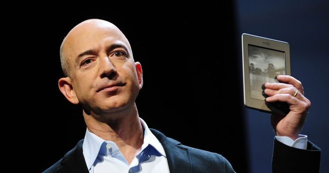 Tỉ phú giàu nhất thế giới Jeff Bezos. Ảnh: AFP