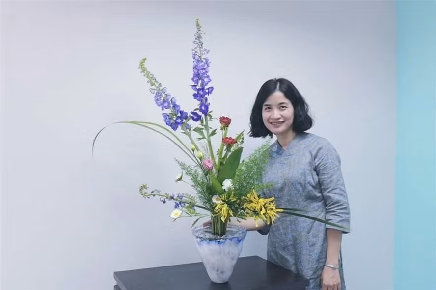Nghệ nhân Ikebana Nguyễn Thanh Tú. Ảnh: PV