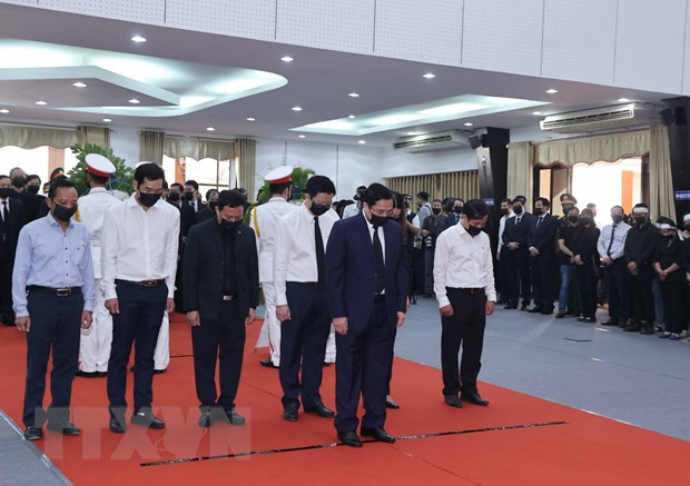 Đoàn đại biểu Ban Tổ chức Trung ương do Ủy viên Bộ Chính trị, Trưởng Ban Tổ chức Trung ương Phạm Minh Chính dẫn đầu viếng nguyên Phó Thủ tướng Trương Vĩnh Trọng. (Ảnh: Thống Nhất/TTXVN) Đoàn đại biểu Ban Tổ chức Trung ương do Ủy viên Bộ Chính trị, Trưởng Ban Tổ chức Trung ương Phạm Minh Chính dẫn đầu viếng nguyên Phó Thủ tướng Trương Vĩnh Trọng. (Ảnh: Thống Nhất/TTXVN)