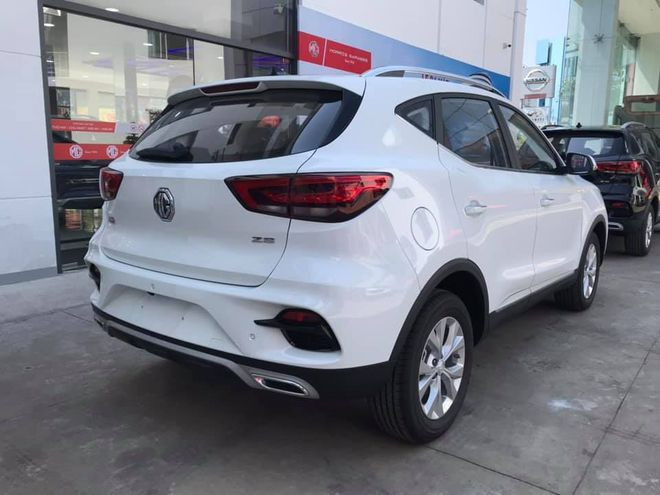 Phiên bản tiêu chuẩn của MG ZS nhập Thái Lan có ngoại hình không khác biệt với 2 bản cao cấp, trừ bộ mâm 16 inch nhỏ hơn Phiên bản tiêu chuẩn của MG ZS nhập Thái Lan có ngoại hình không khác biệt với 2 bản cao cấp, trừ bộ mâm 16 inch nhỏ hơn