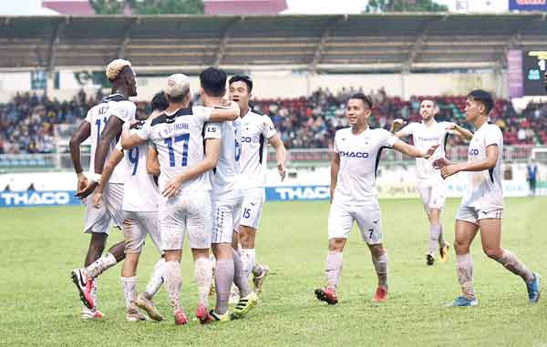 Huấn luyện viên người Thái được kỳ vọng sẽ giúp HAGL thi đấu khởi sắc. Ảnh: Lê Gia