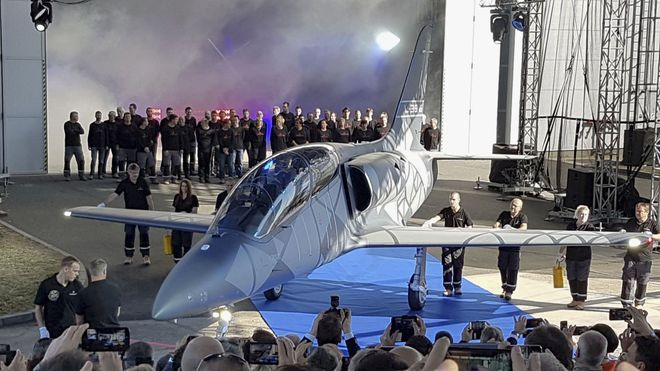 Máy bay huấn luyện L-39NG Albatros tại triển lãm hàng không quốc tế Paris Air Show 2015 - Ảnh chụp màn hình Janes