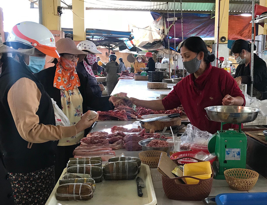 Sau Tết, thịt heo, thịt bò vẫn đang có giá khá cao. Ảnh: Vũ Thảo Sau Tết, thịt heo, thịt bò vẫn đang có giá khá cao. Ảnh: Vũ Thảo