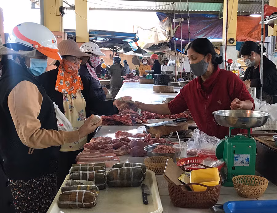 Sau Tết, thịt heo, thịt bò vẫn đang có giá khá cao. Ảnh: Vũ Thảo