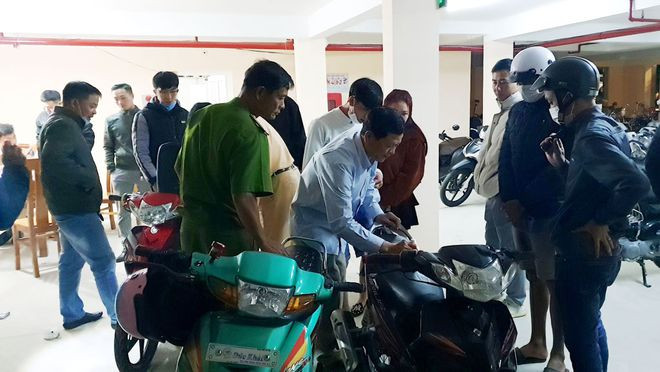 Xuyên đêm trấn áp 'quái xế' với xe máy độ chế càn quấy những ngày tết ảnh 9