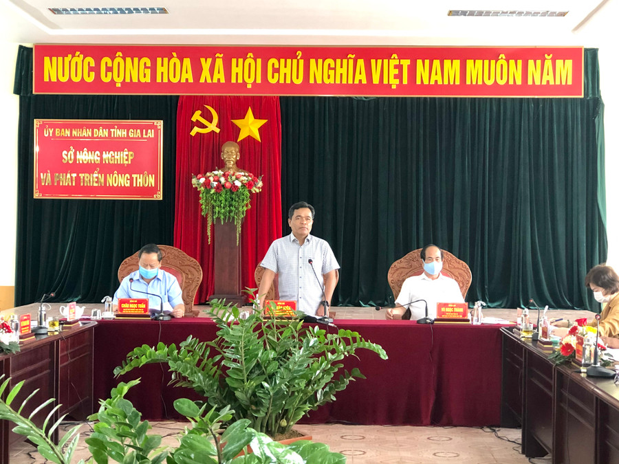 Bí thư Tỉnh ủy Hồ Văn Niên phát biểu chỉ đạo ngành Nông nghiệp trong thời gian đến cần phát triển nông, lâm nghiệp bền vững. Ảnh: Lê Nam