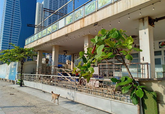  Nhiều nhà hàng, khách sạn ven đường biển Võ Nguyên Giáp (TP Đà Nẵng) ế ẩm, đóng cửa do dịch Covid-19