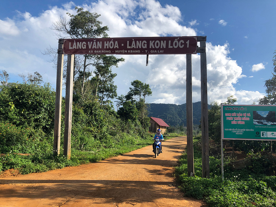 Nhờ ông Đinh Văn Váo tích cực tuyên truyền, vận động nhân dân tập trung phát triển kinh, đến nay, làng Kon Lốc 1 (xã Đak Rong, huyện Kbang) không còn hộ nghèo. Ảnh: Ngọc Minh Nhờ ông Váo, tích cực tuyên truyện vận động nhân dân tập trung phát triển kinh đến nay làng Kon Lốc 1, xã Đak Rong, huyện Kbang, không còn hộ nghèo. Ảnh: Ngọc Minh