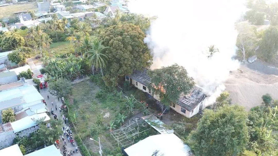 Hiện trường đám cháy. Ảnh: Nguyên Hương  Hiện trường đám cháy. Ảnh: Nguyên Hương