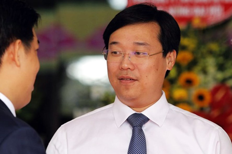  Đồng chí Lê Quốc Phong.