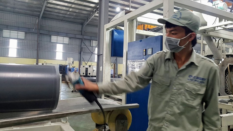 Cắt giảm tủ tục hành chính sẽ tạo đà cho kinh tế tư nhân phát triển. Ảnh: Vũ Long  Cắt giảm tủ tục hành chính sẽ tạo đà cho kinh tế tư nhân phát triển. Ảnh: Vũ Long