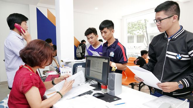 Thí sinh nộp hồ sơ xét tuyển đại học -Ảnh minh họa: Đ.N.T