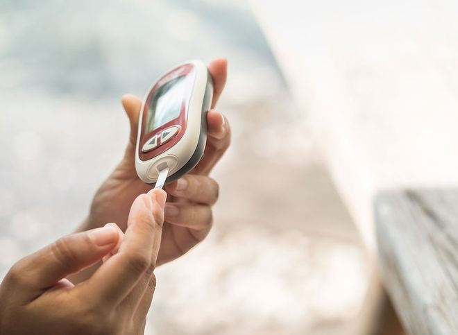 Kiểm tra lượng đường trong máu - Ảnh: Shutterstock Kiểm tra lượng đường trong máu - Ảnh: Shutterstock