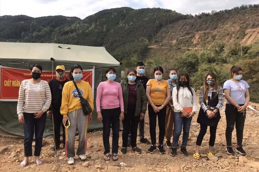 Số công dân Việt Nam nhập cảnh trái phép bị thu dung tại Đồn Biên phòng Ba Sơn (Lạng Sơn). Ảnh: Q.Trung. Số công dân Việt Nam nhập cảnh trái phép bị thu dung tại Đồn Biên phòng Ba Sơn (Lạng Sơn). Ảnh: Q.Trung.