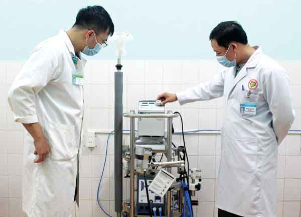 Máy Ecmo đã được đưa vào phục vụ bệnh nhân tại Khoa Tim mạch (Bệnh viện Đa khoa tỉnh). Ảnh: Nguyễn Giang