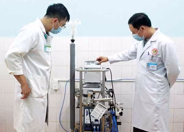 Máy Ecmo đã được đưa vào phục vụ bệnh nhân tại Khoa Tim mạch (Bệnh viện Đa khoa tỉnh). Ảnh: Nguyễn Giang