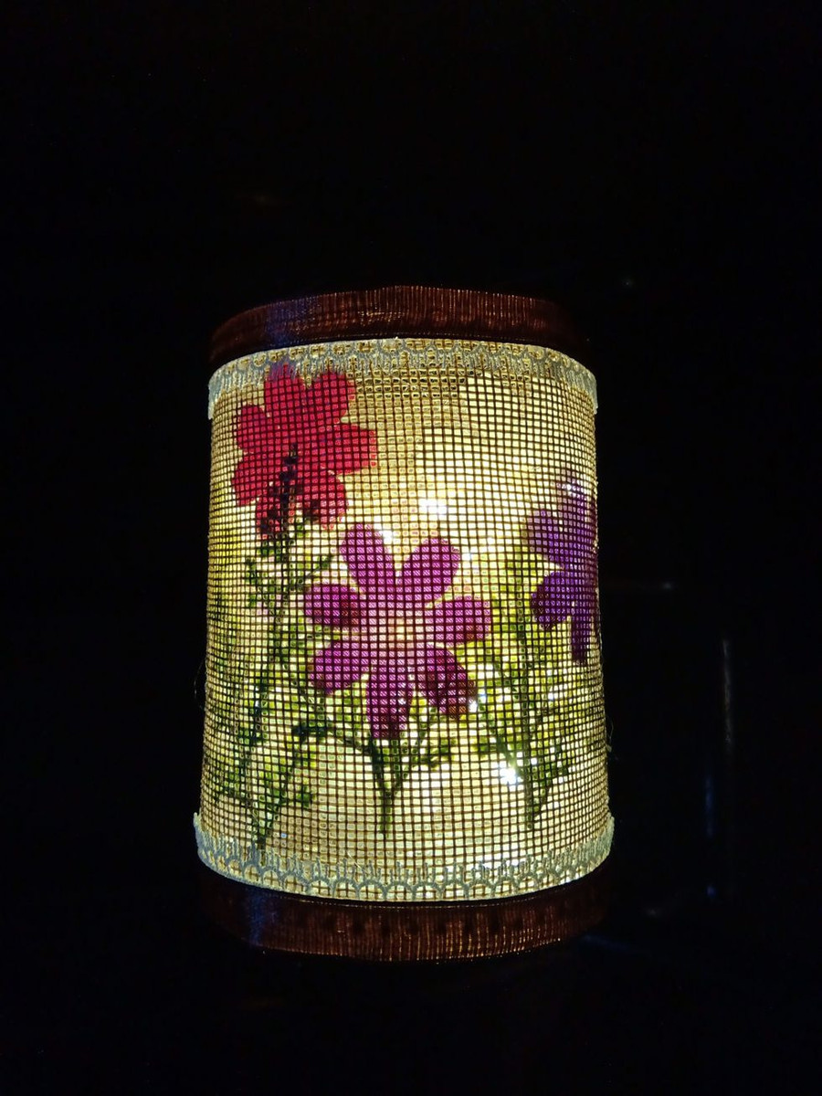  Vẽ thêm những bông hoa bắt mắt