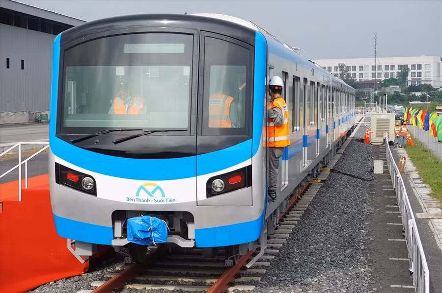 Tàu metro số 1 trên đường ray Depot Long Bình (Thành phố Thủ Đức) hồi tháng 10.2020. Ảnh: Minh Quân