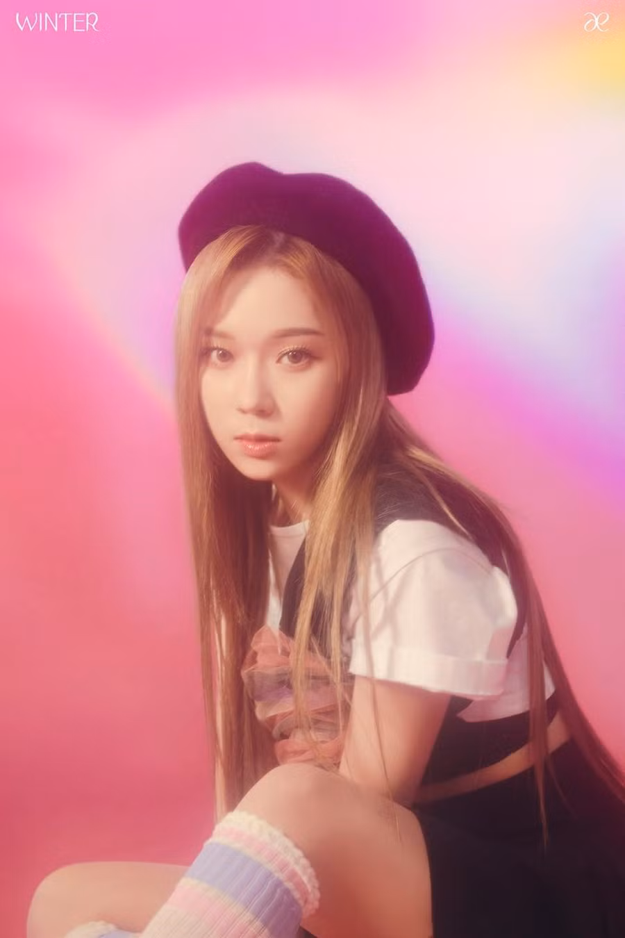 Cùng với đó, 4 thành viên Aespa cũng tung bộ ảnh teaser cho lần “trở lại” này. Winter aespa tiếp tục theo đuổi phong cách nhẹ nhàng, nữ tính. Ảnh: SMEnt.