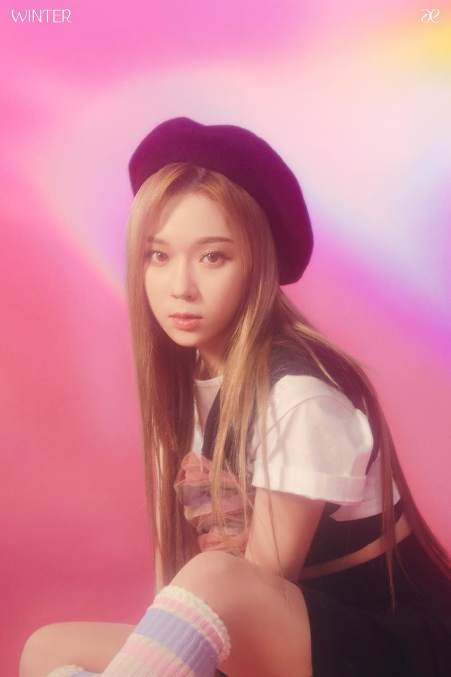 Cùng với đó, 4 thành viên Aespa cũng tung bộ ảnh teaser cho lần “trở lại” này. Winter aespa tiếp tục theo đuổi phong cách nhẹ nhàng, nữ tính. Ảnh: SMEnt.