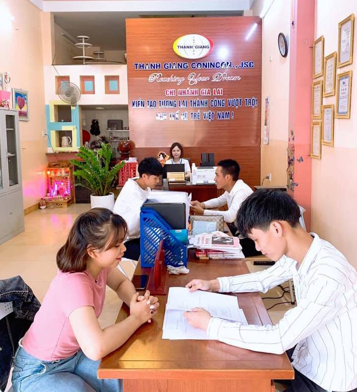 Trung tâm Tư vấn du học Thanh Giang tại Gia Lai thời điểm còn hoạt động. Ảnh: Thanh Giang Conincon Gia Lai Trung tâm Tư vấn du học Thanh Giang tại Gia Lai thời điểm còn hoạt động. Ảnh: Thanh Giang Conincon Gia Lai. Ảnh: Mộc Trà