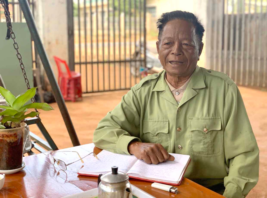 Các nội dung tuyên truyền luôn được ông Rơ Mah Chuin (làng Sung O-Bong Nga, xã Ia O) chuẩn bị ngắn gọn nhưng dễ hiểu để người dân nhanh chóng nắm bắt Ảnh Nhật Hào