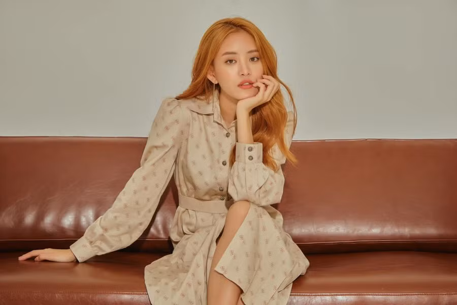 Trâm Ngô tên đầy đủ là Ngô Thùy Trâm, quê Đồng Nai. Nhờ sở hữu thân hình mảnh mai cùng nụ cười 