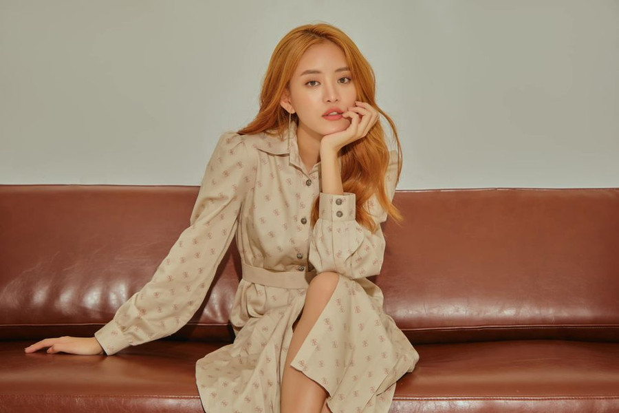 Trâm Ngô tên đầy đủ là Ngô Thùy Trâm, quê Đồng Nai. Nhờ sở hữu thân hình mảnh mai cùng nụ cười 