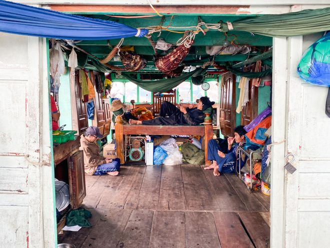 Sẵn sàng "đạp sóng" ra khơi đánh bắt xuyên tết- ẢNH: HUY ĐẠT Sẵn sàng