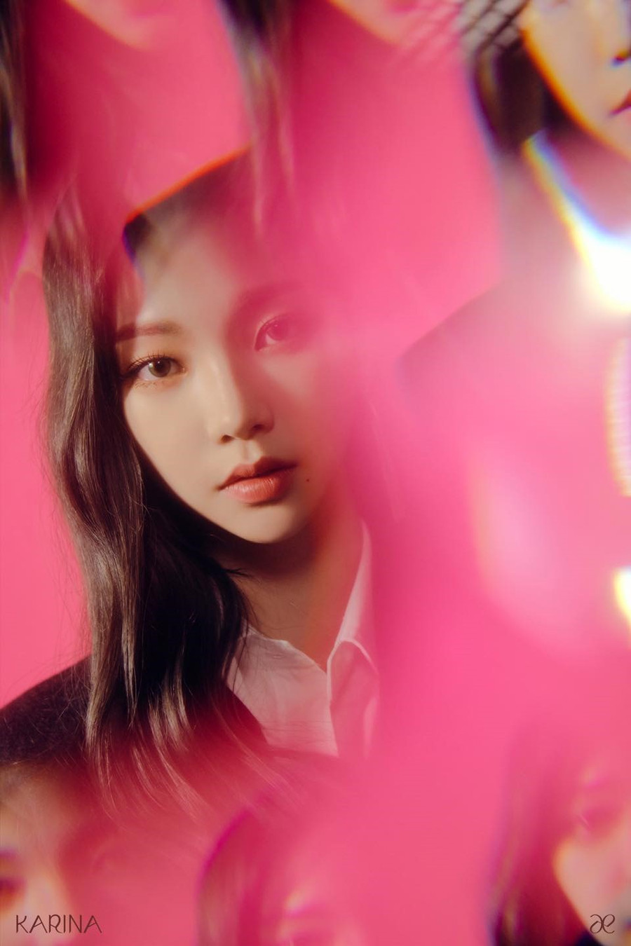Xuất sắc nhất trong bộ ảnh lần này của Aespa có lẽ là Karina. Ngay từ khi ra mắt, Karina aespa luôn nhận được sự chú ý bởi thần thái đỉnh cao cũng như phong thái trình diễn chuyên nghiệp không hề giống như một tân binh. Ảnh: SMEnt.