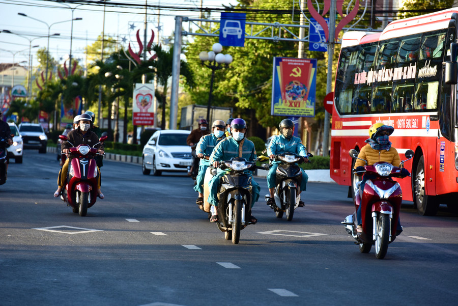 Người dân chấp hành tốt việc đeo khẩu trang trên đường phố
