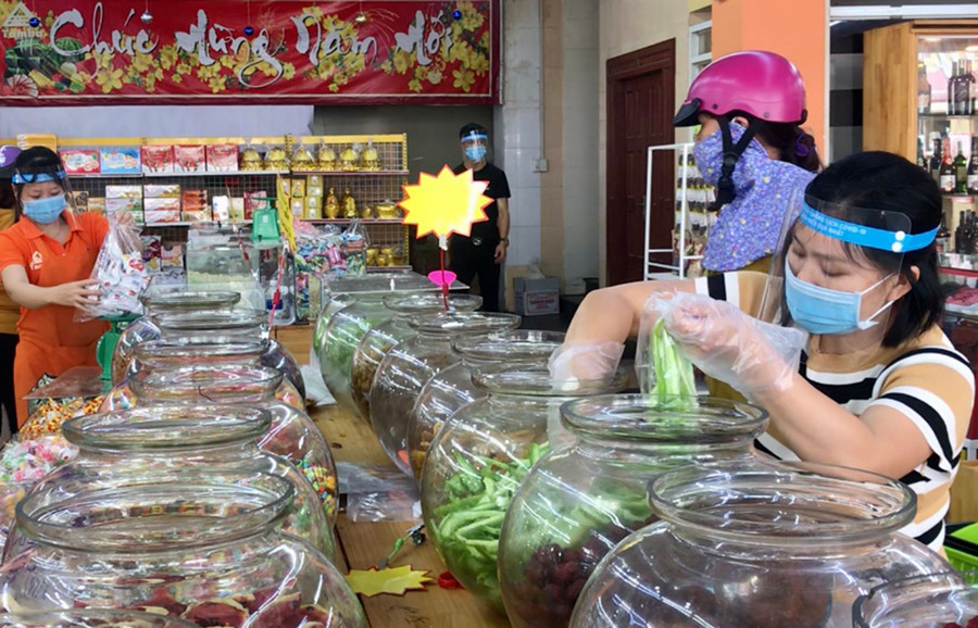  Cửa hàng Tam Ba thưa thớt khách mua. Ảnh: Vũ Thảo