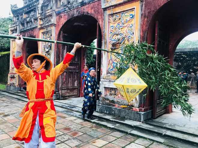 Tái hiện dựng nêu ngày Tết tại Đại nội Huế -Ảnh: An Như Tái hiện dựng nêu ngày Tết tại Đại nội Huế -Ảnh: An Như