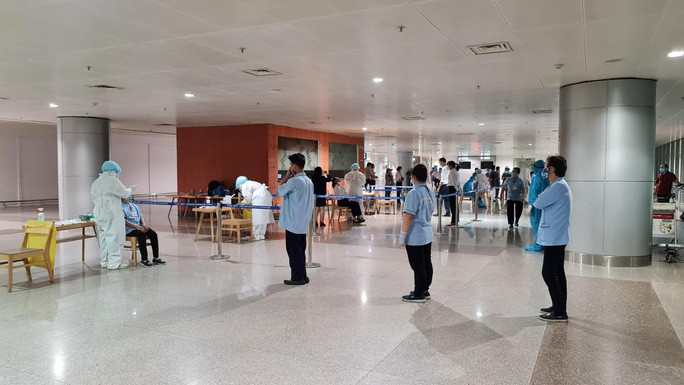 Công tác lấy mẫu xét nghiệm trong sân bay tại TP HCM Công tác lấy mẫu xét nghiệm trong sân bay tại TP HCM