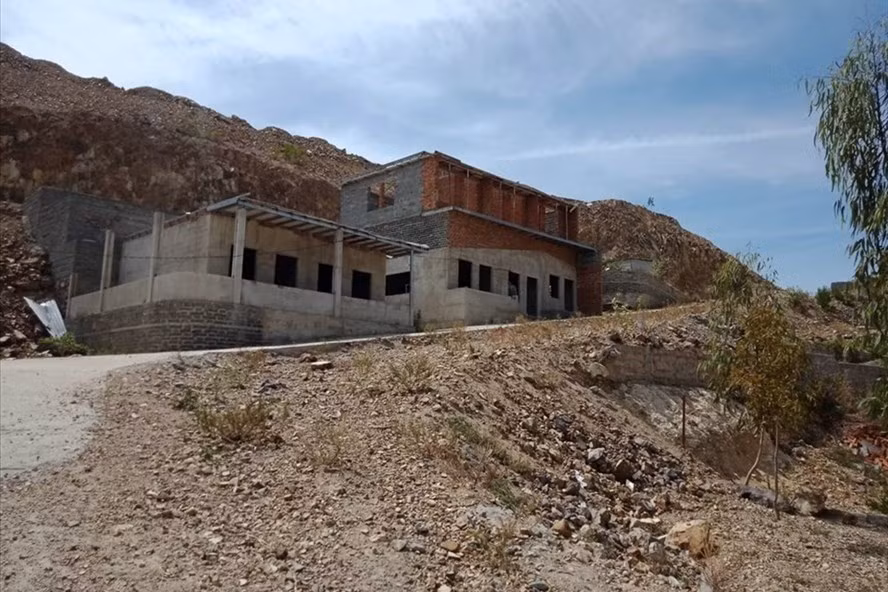 Một dự án trên núi ở phường Vĩnh Hòa, Nha Trang, Khánh Hòa sau nhiều năm không thực hiện. Ảnh: Nhiệt Băng